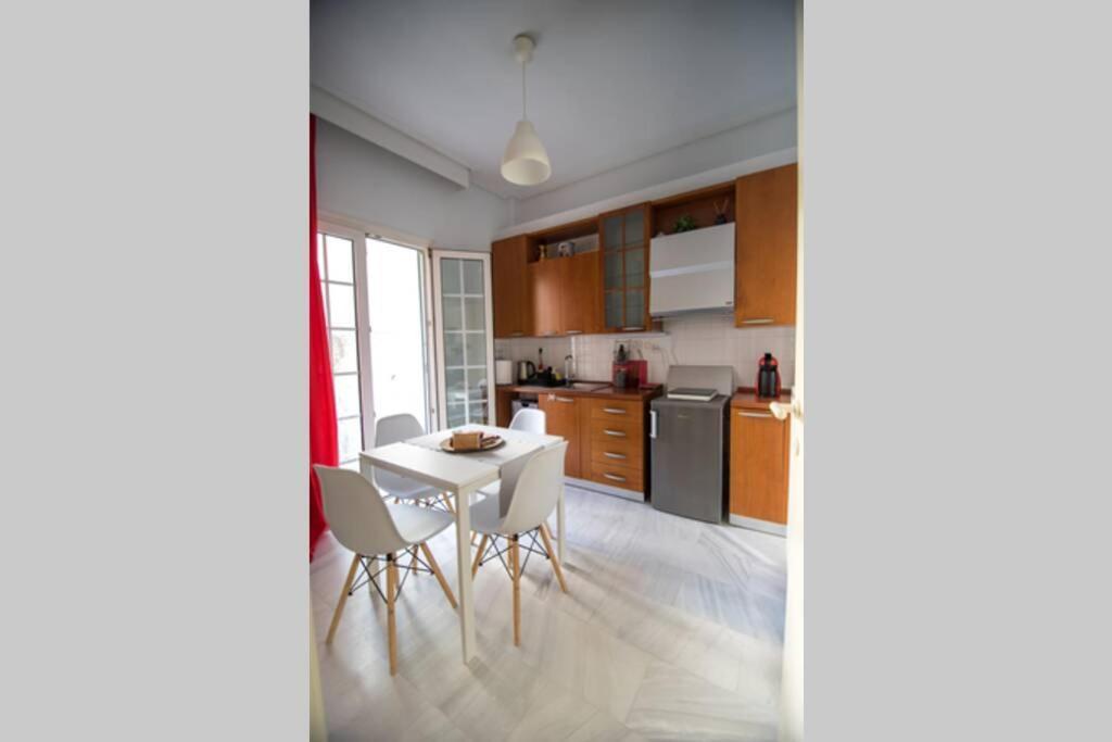 Your Cozy Downtown Home - Apartment Larissa Buitenkant foto