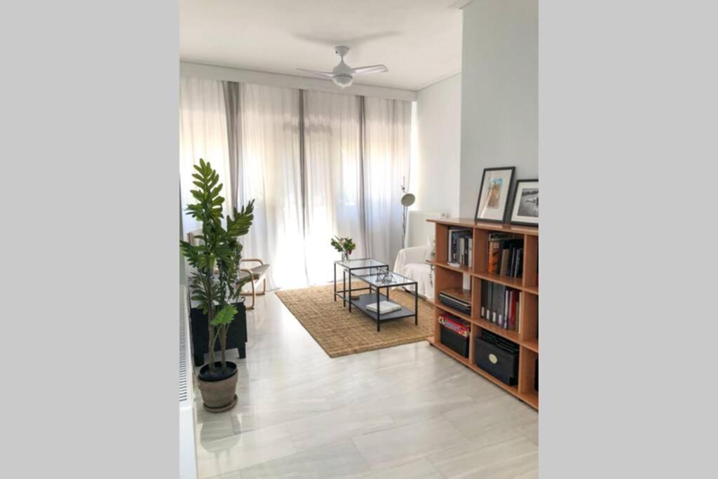 Your Cozy Downtown Home - Apartment Larissa Buitenkant foto